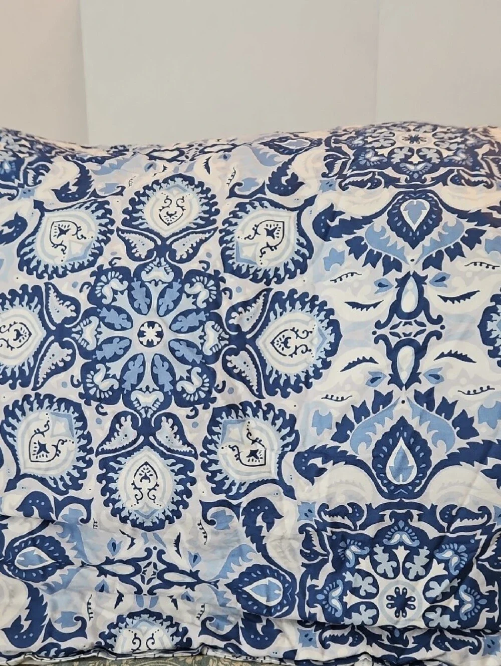Lauren Ralph Lauren Porcelain Blue Medallion Reversible Cotton King Comforter